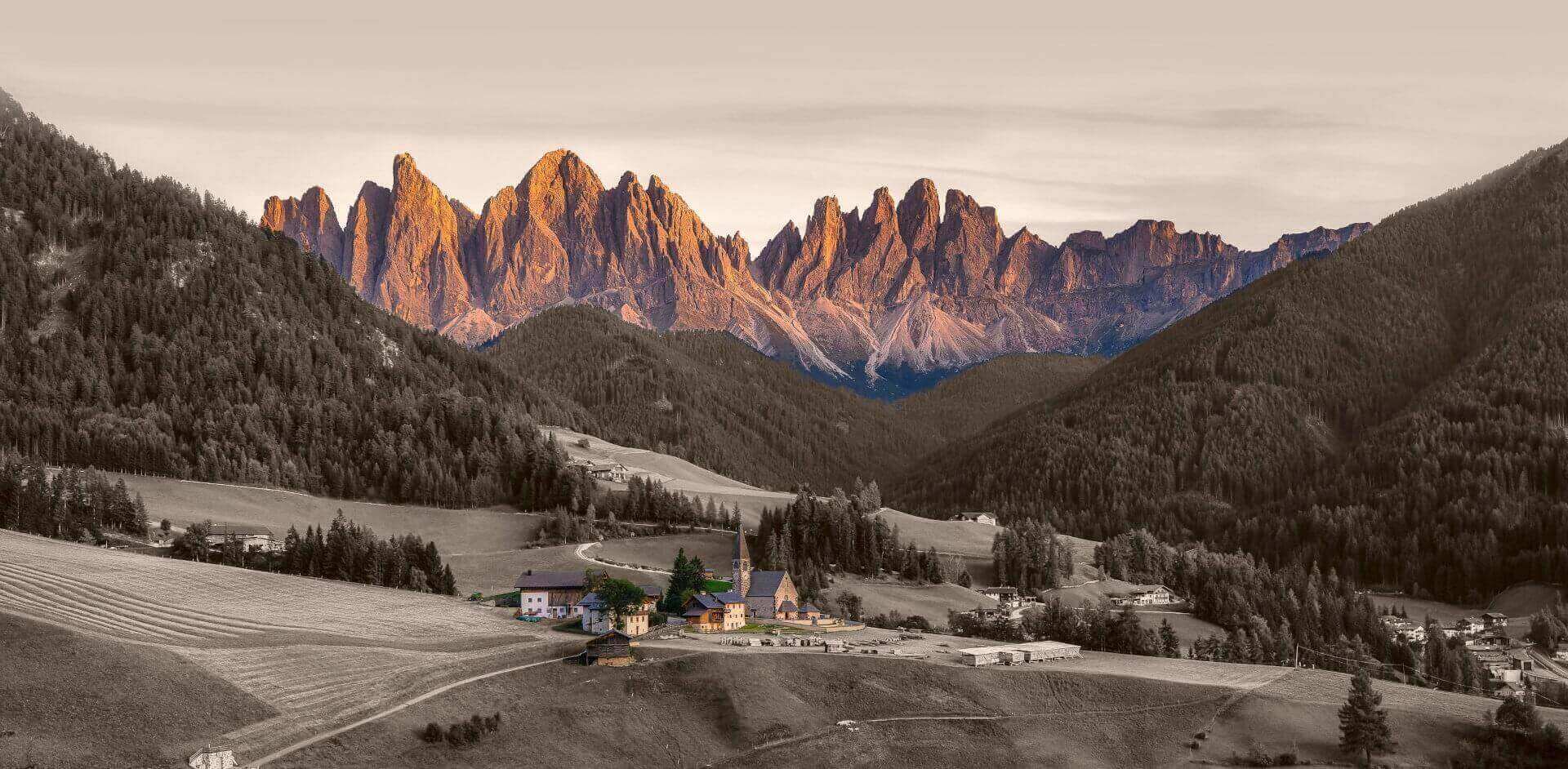 Dolomiten mit Höfe Südtirol